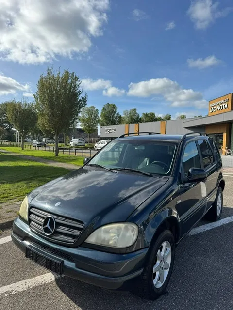 Mercedes-Benz M-Klasse (2001) — foto 1