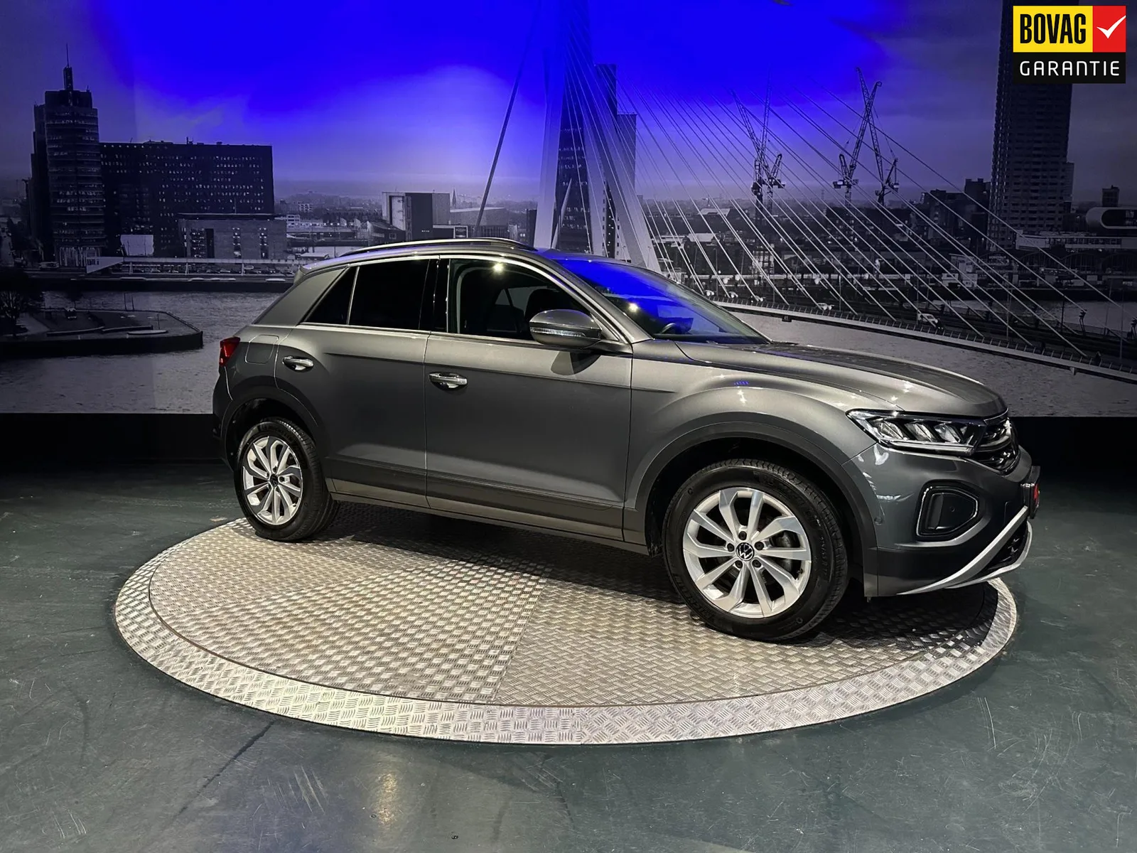 Volkswagen T-Roc (2022) — foto 1