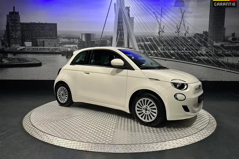 Fiat 500 (2023)