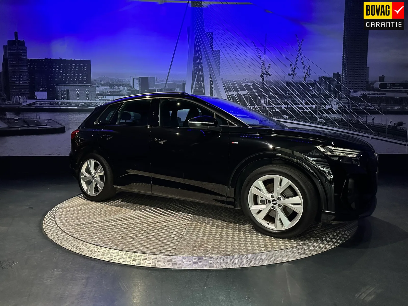 Audi Q4 e-tron (2021) — foto 1