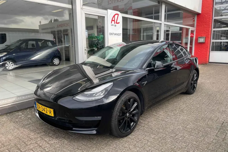 Tesla Model 3 (2019)