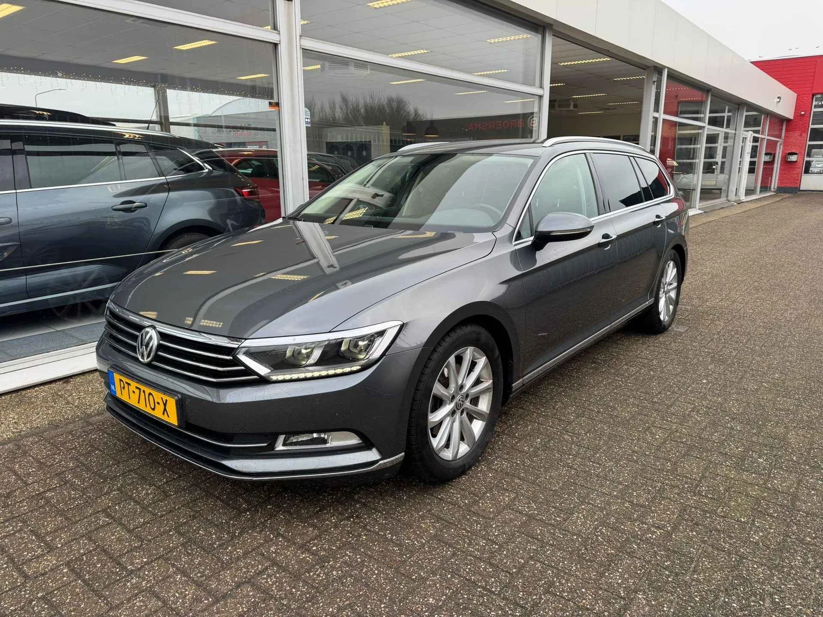 Volkswagen Passat (2017) — foto 1
