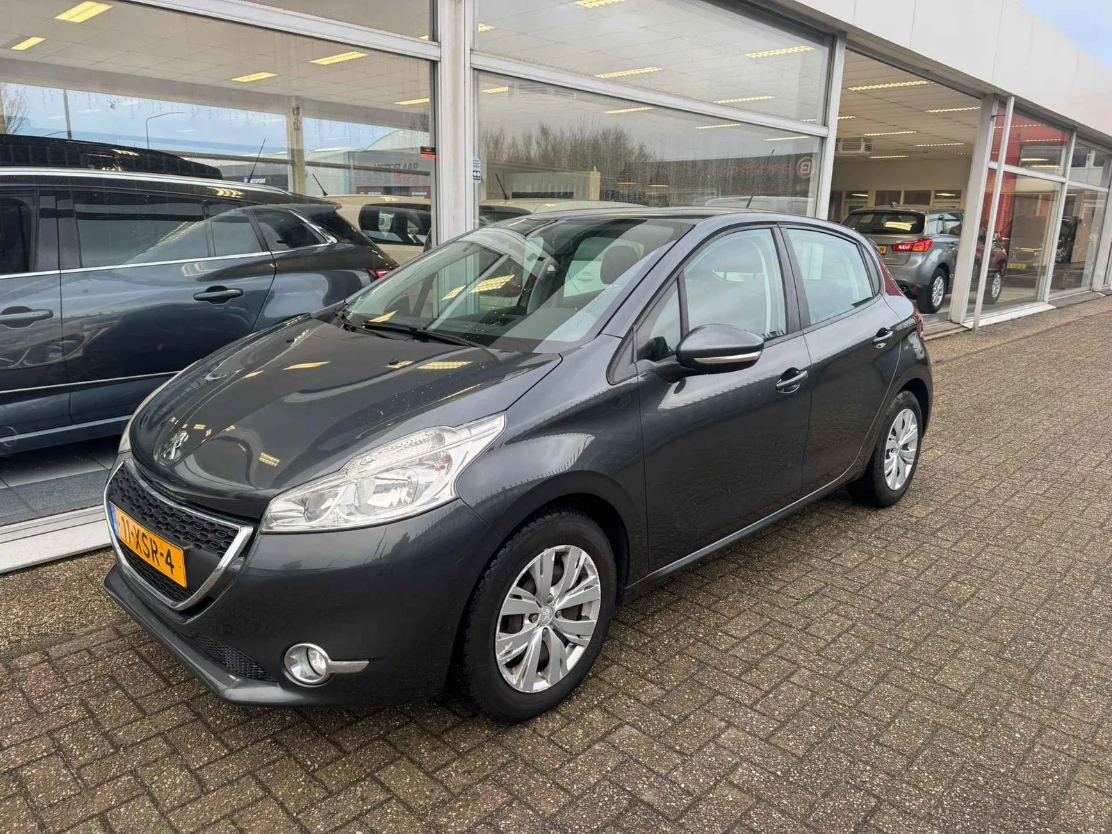 Peugeot 208 (2012) — foto 1