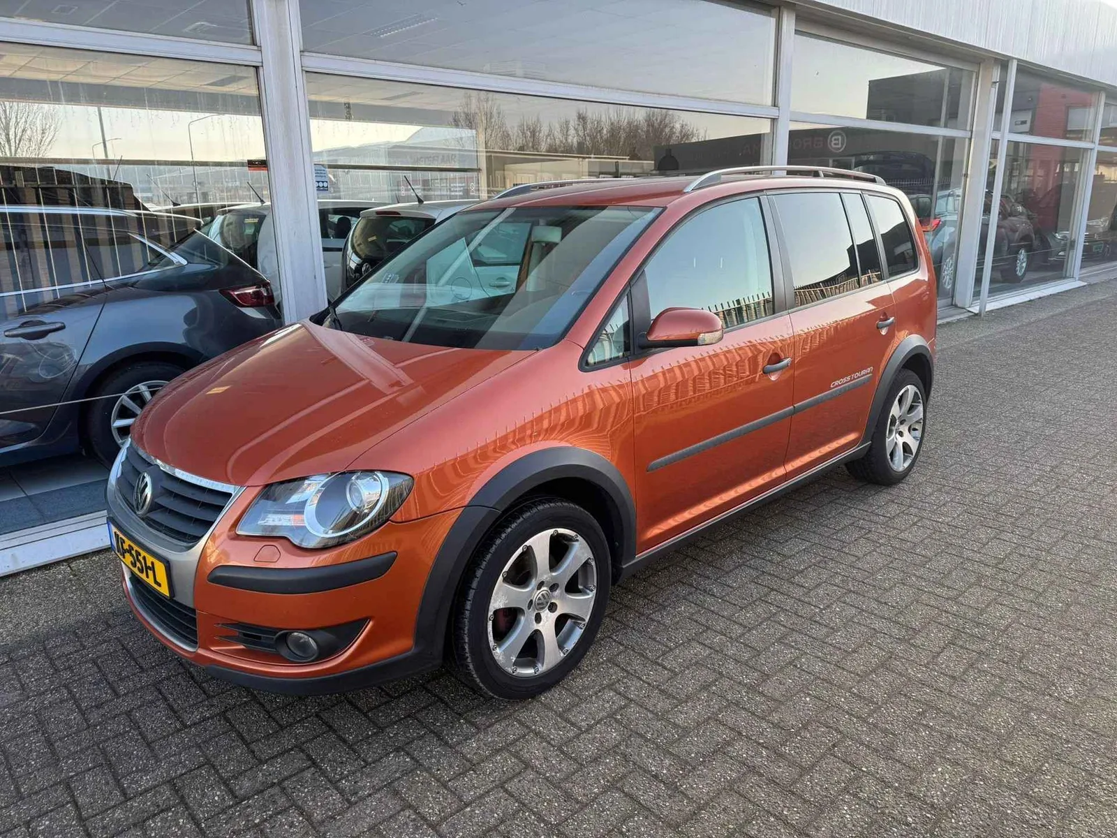 Volkswagen Touran (2007) — foto 1