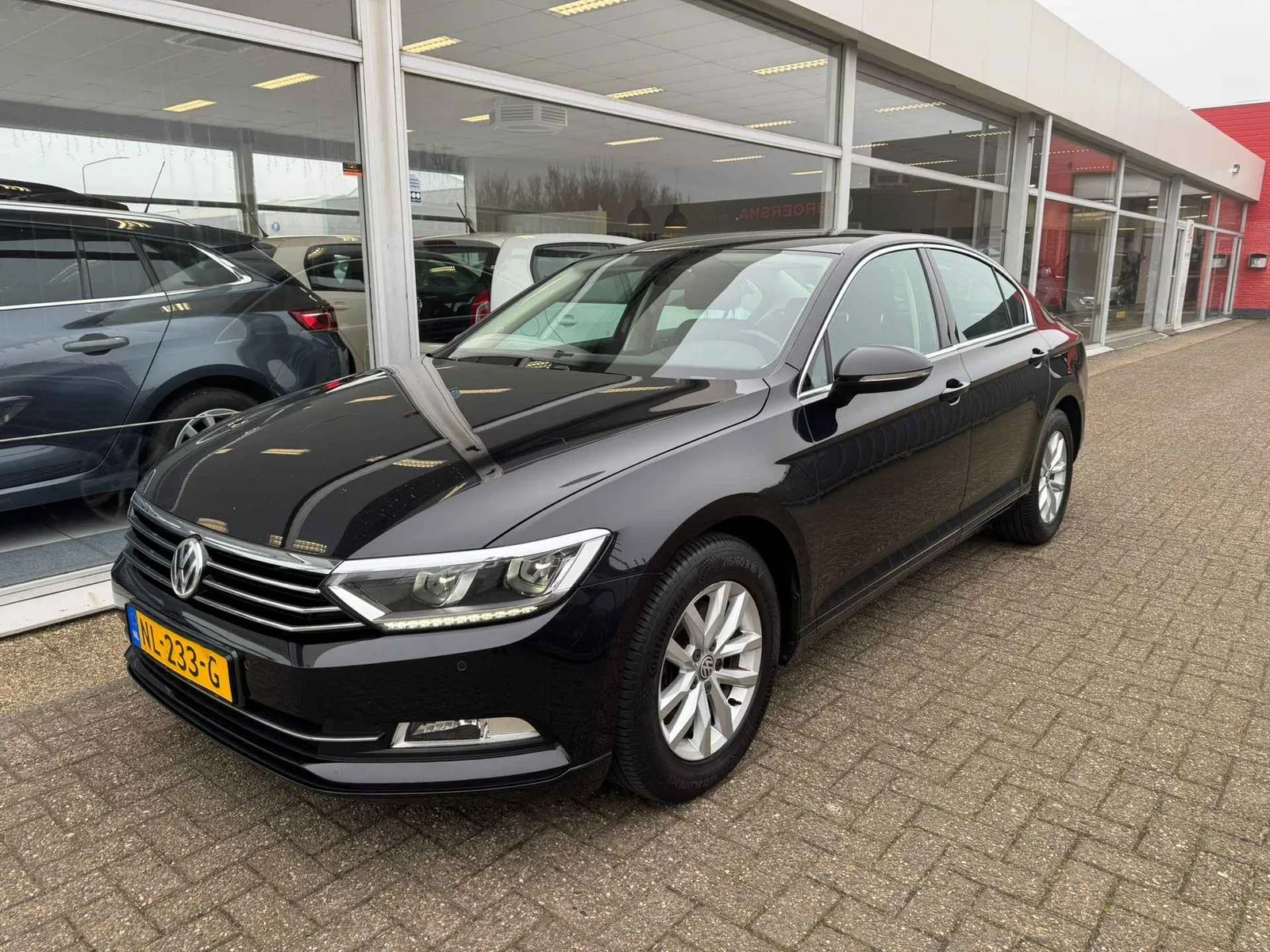 Volkswagen Passat (2017) — foto 1
