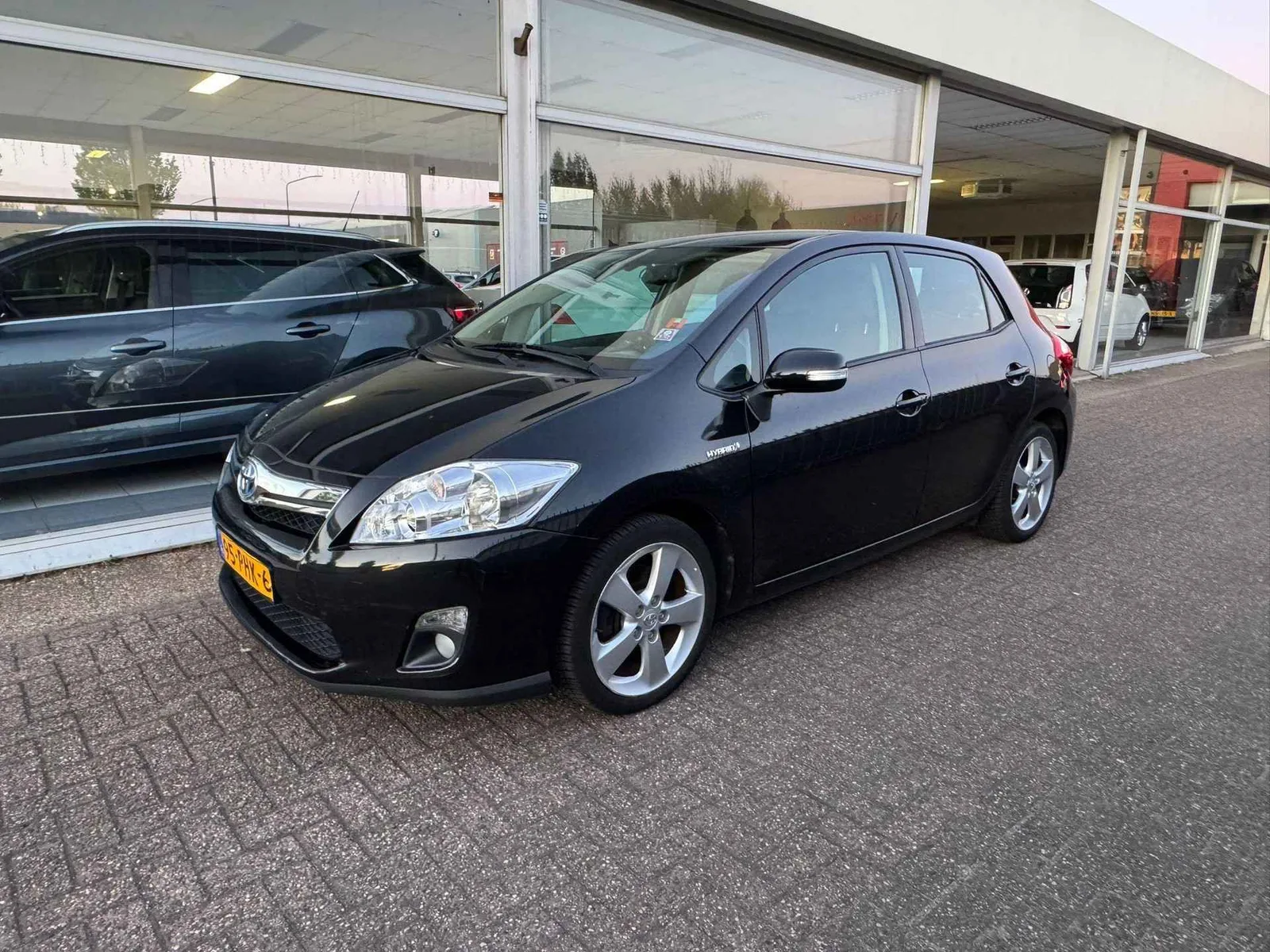 Toyota Auris (2011) — foto 1