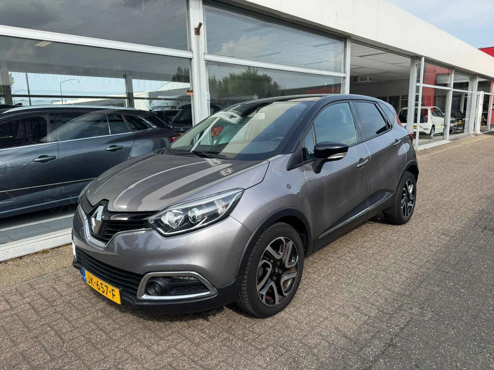 Renault Captur (2016) — foto 1