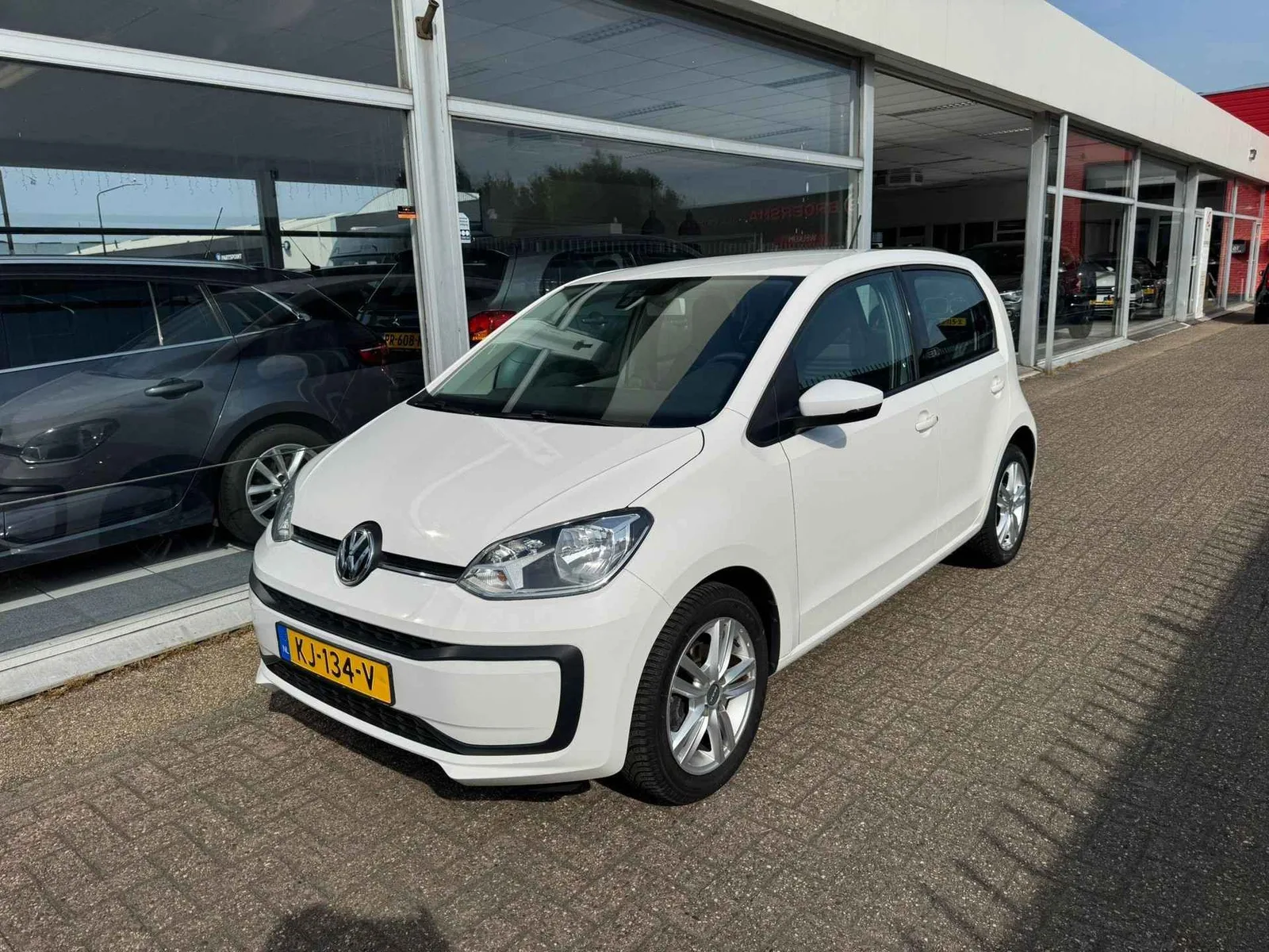 Volkswagen Up! (2016) — foto 1
