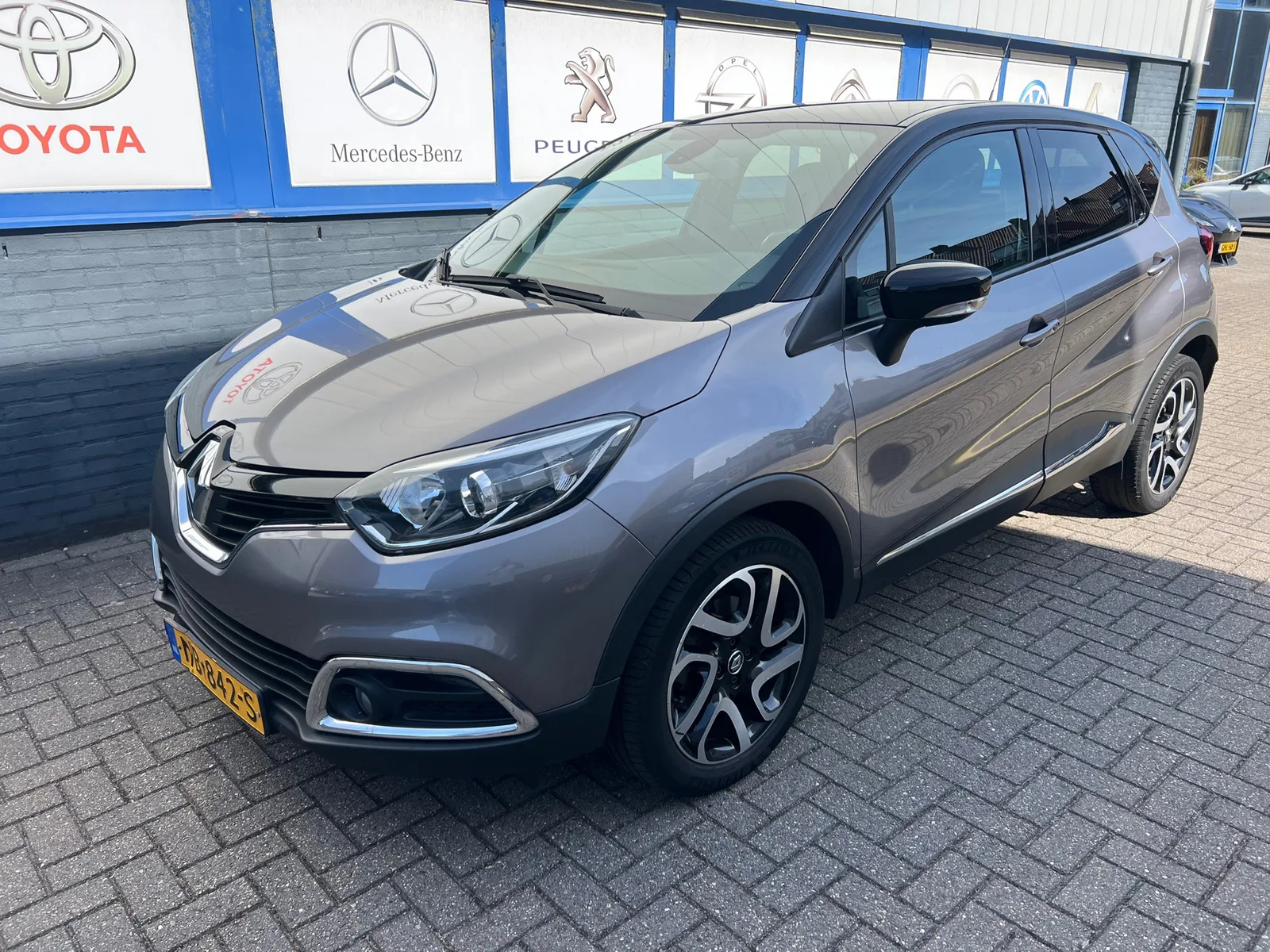 Renault Captur (2017) — foto 1