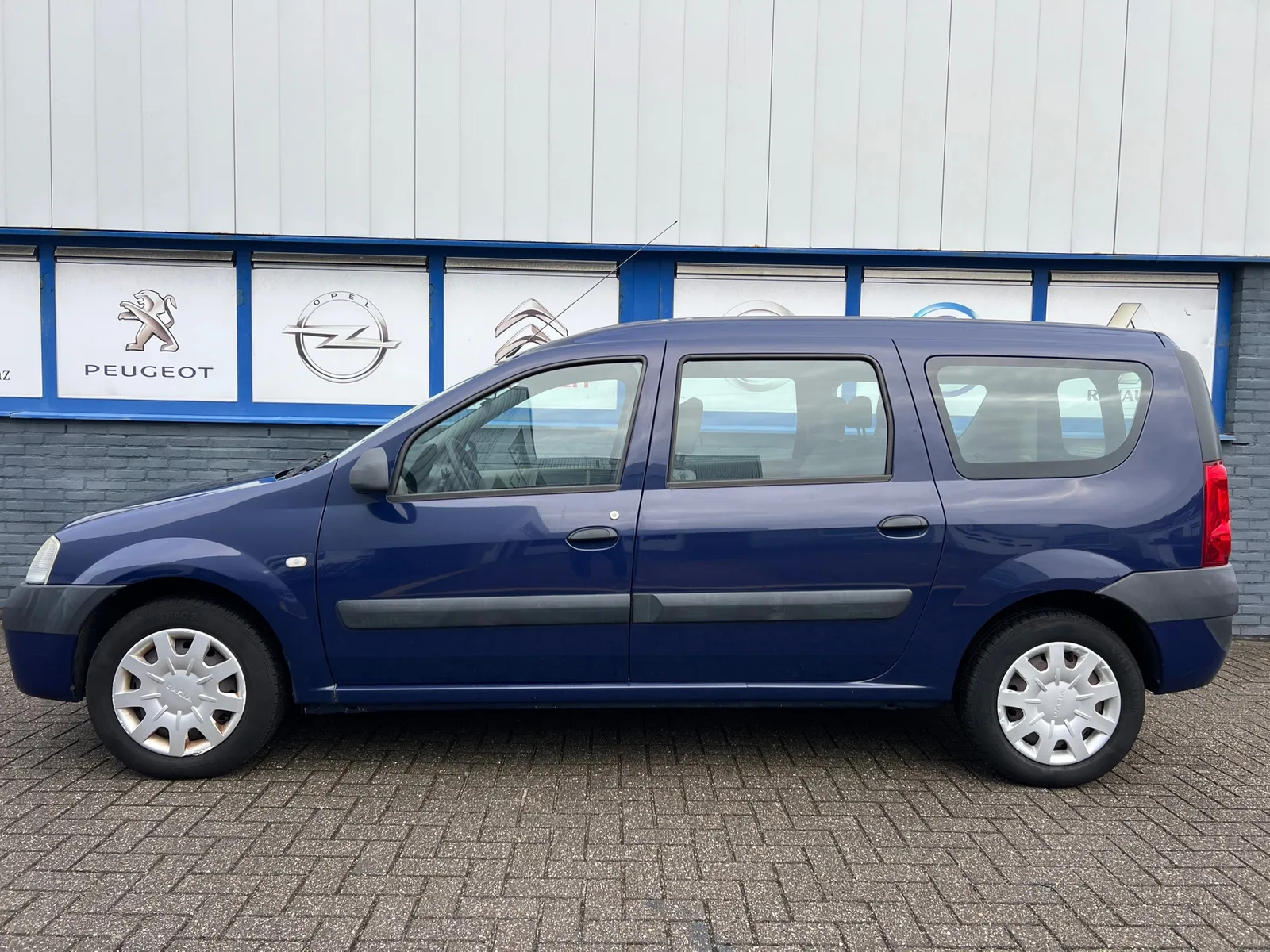 Dacia Logan MCV (2008) — foto 1