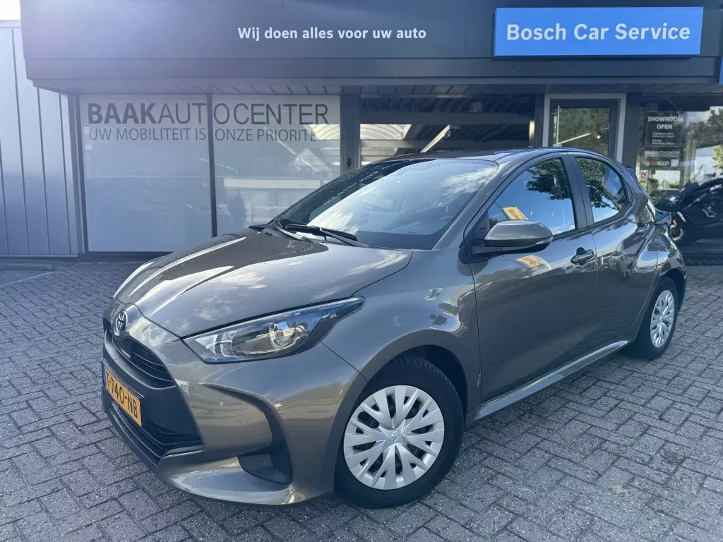 Toyota Yaris (2023) — foto 1