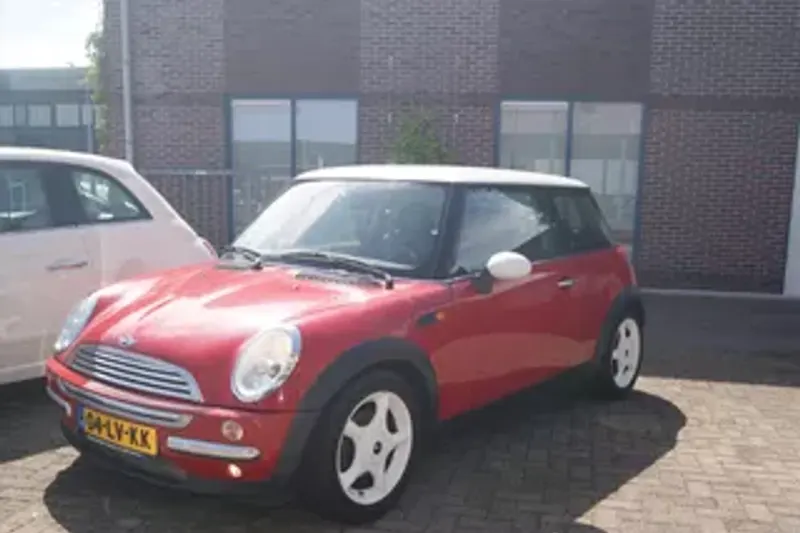 MINI Cooper (2003)