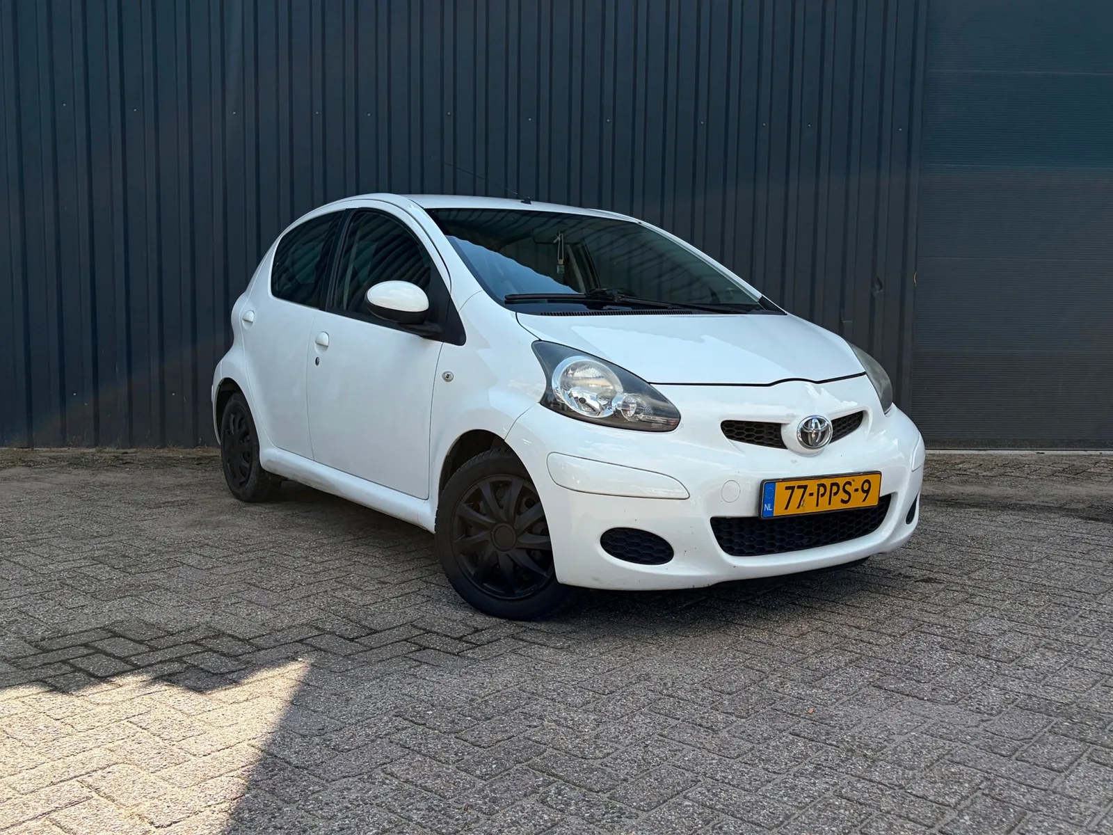 Toyota Aygo (2011) — foto 1