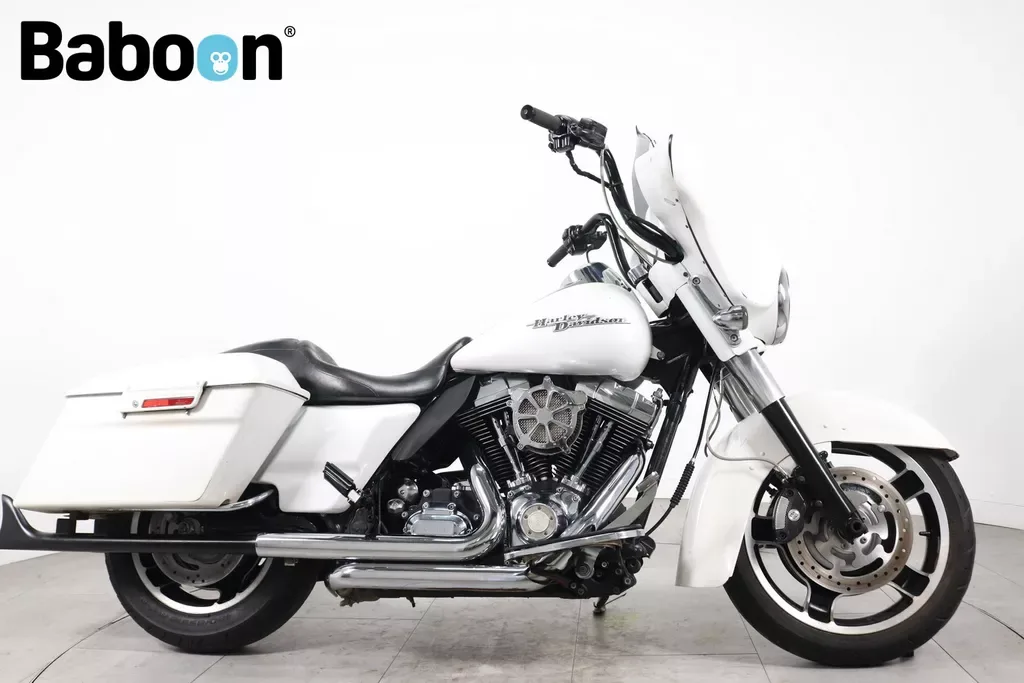 Harley-Davidson Street Glide (2011) — foto 1