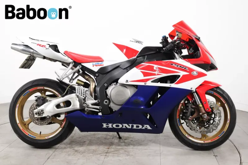 Honda CBR1000RR (2004)