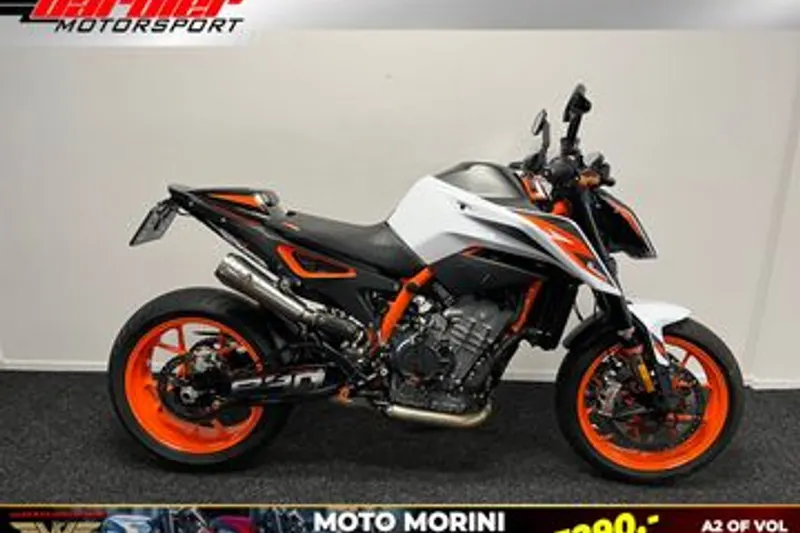 KTM 890 Duke R (2022)