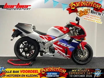 Honda RC 45 HRC (1995) — foto 1