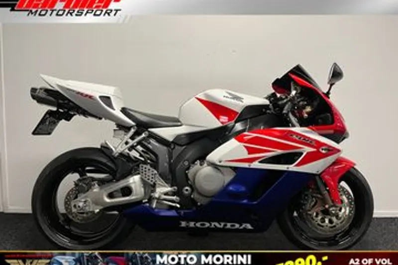 Honda CBR 1000 RR Fireblade (2004)