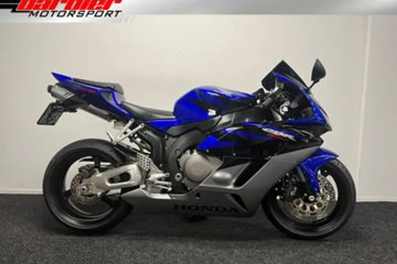 Honda CBR1000RR (2005)