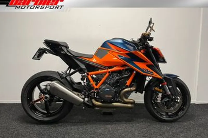 KTM 1290 SuperDuke R (2023)
