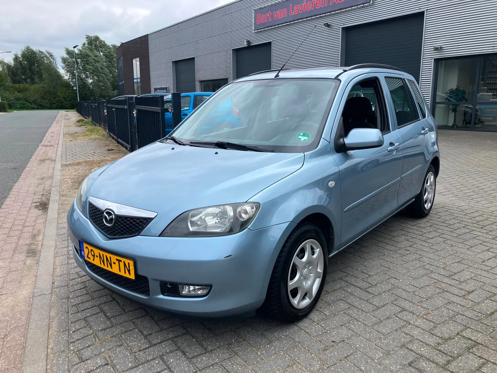 Mazda 2 (2004) — foto 1
