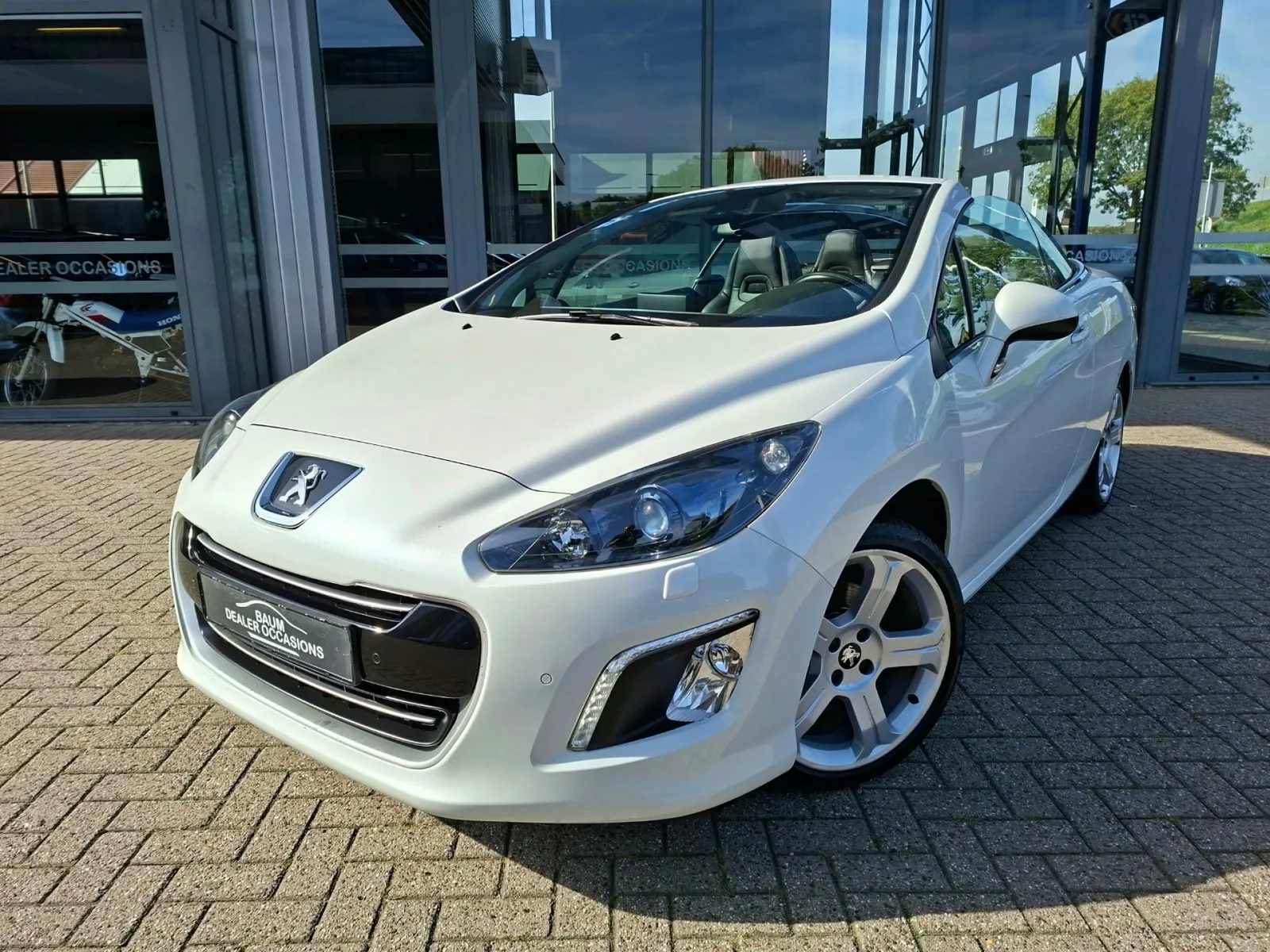 Peugeot 308 (2014) — foto 1
