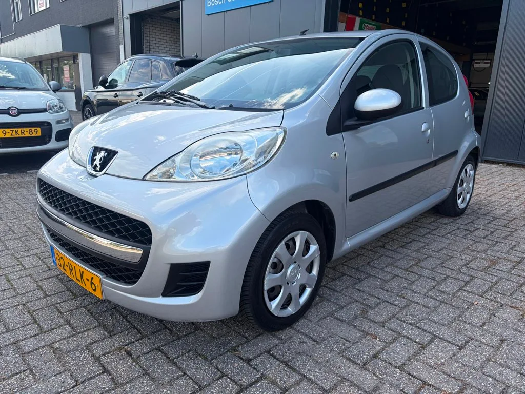 Peugeot 107 (2011) — foto 1