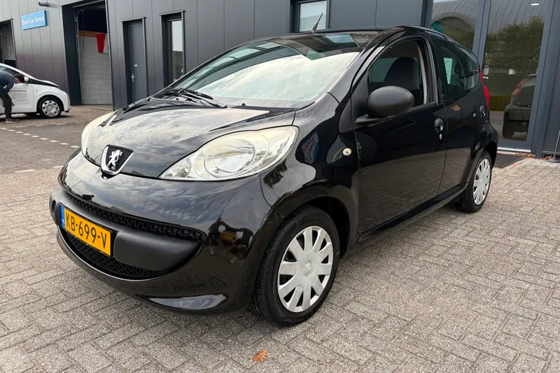 Peugeot 107 (2008)