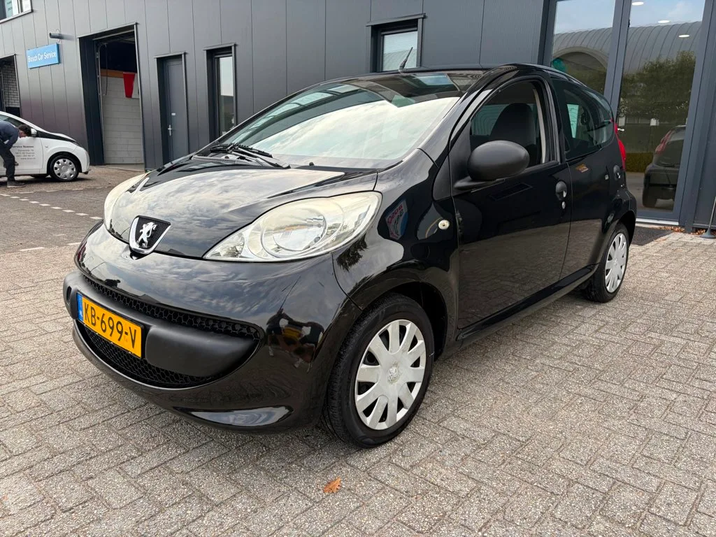 Peugeot 107 (2008) — foto 1