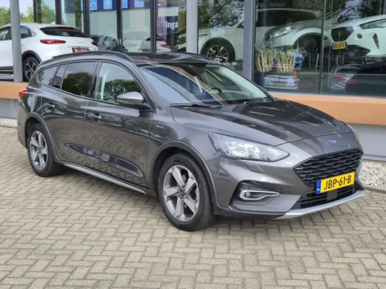 Ford Focus (2022) — foto 1