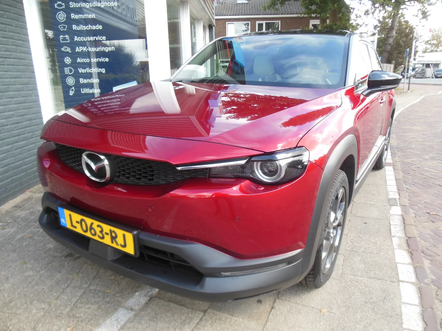 Mazda MX-30 (2021) — foto 1