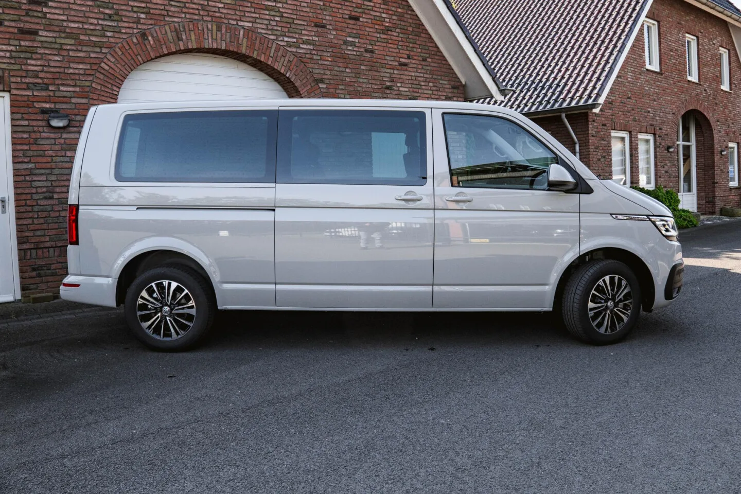 Volkswagen Transporter (2024) — foto 1