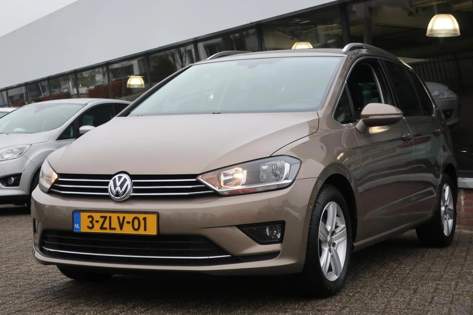 Volkswagen Golf Sportsvan (2015) — foto 1