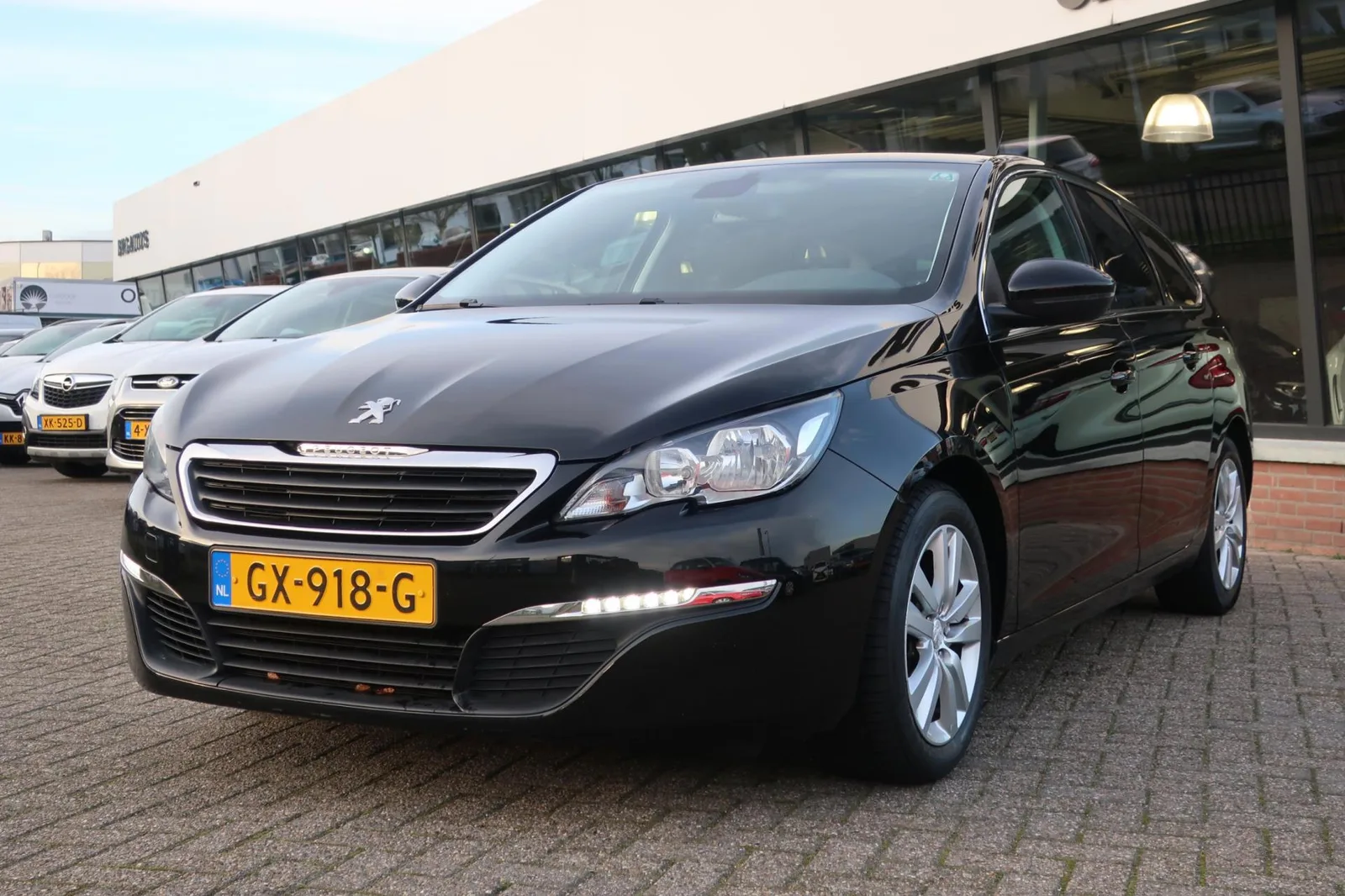 Peugeot 308 (2015) — foto 1