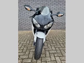 Honda CBR 1000 RR Fireblade (2008) — foto 1