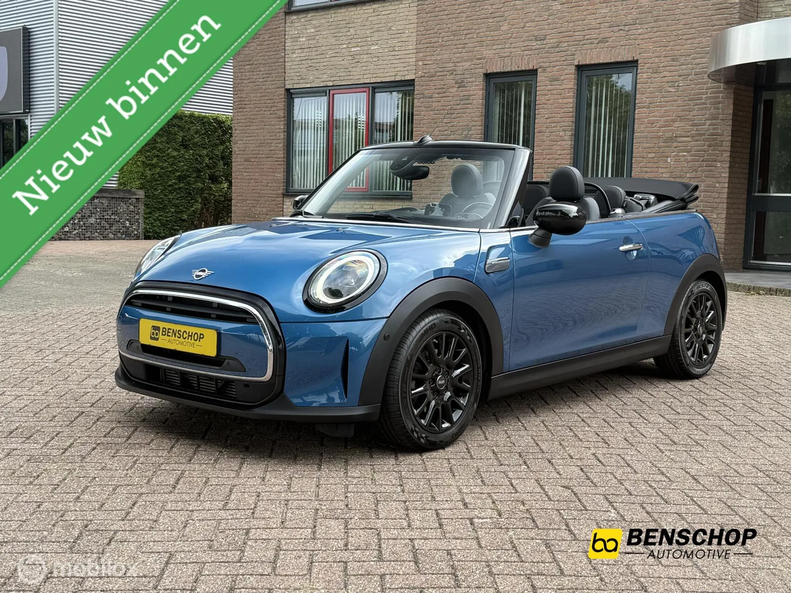 MINI Cabrio (2023) — foto 1