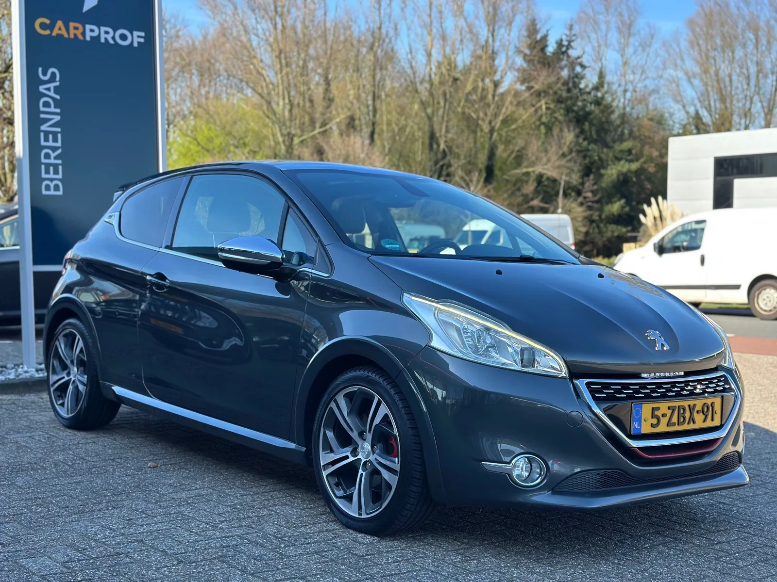 Peugeot 208 (2014) — foto 1
