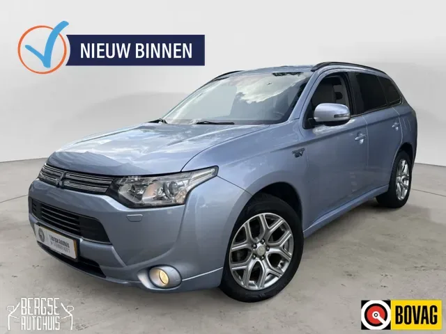 Mitsubishi Outlander (2013) — foto 1