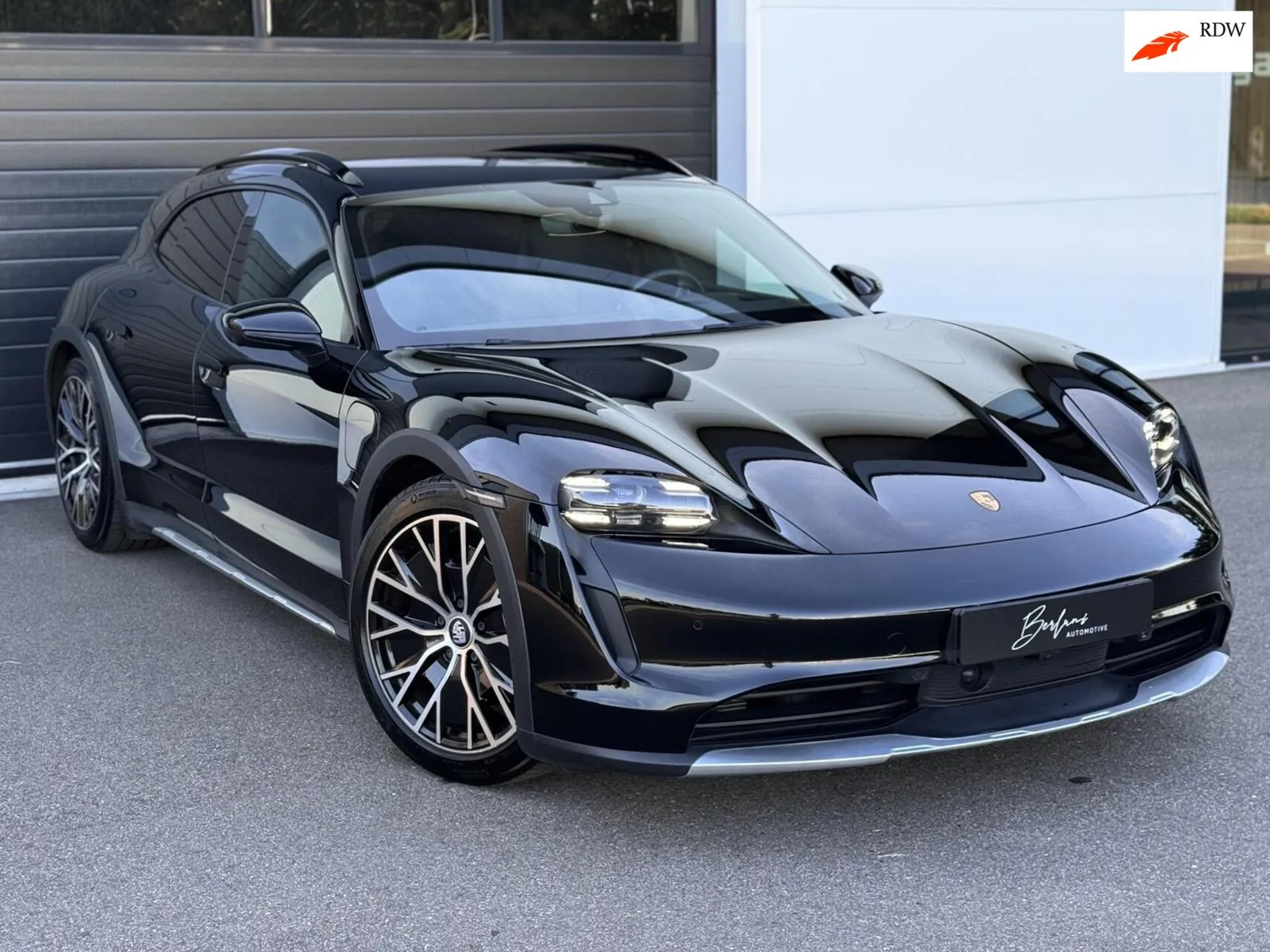 Porsche Taycan Cross Turismo (2023) — foto 1