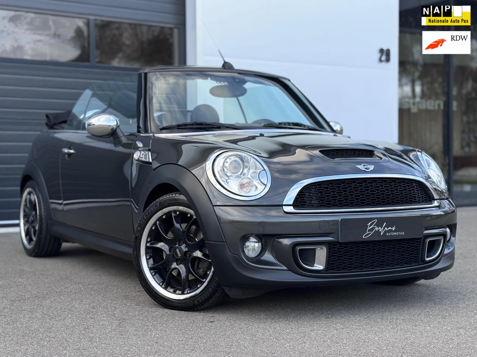 MINI Cabrio (2012) — foto 1