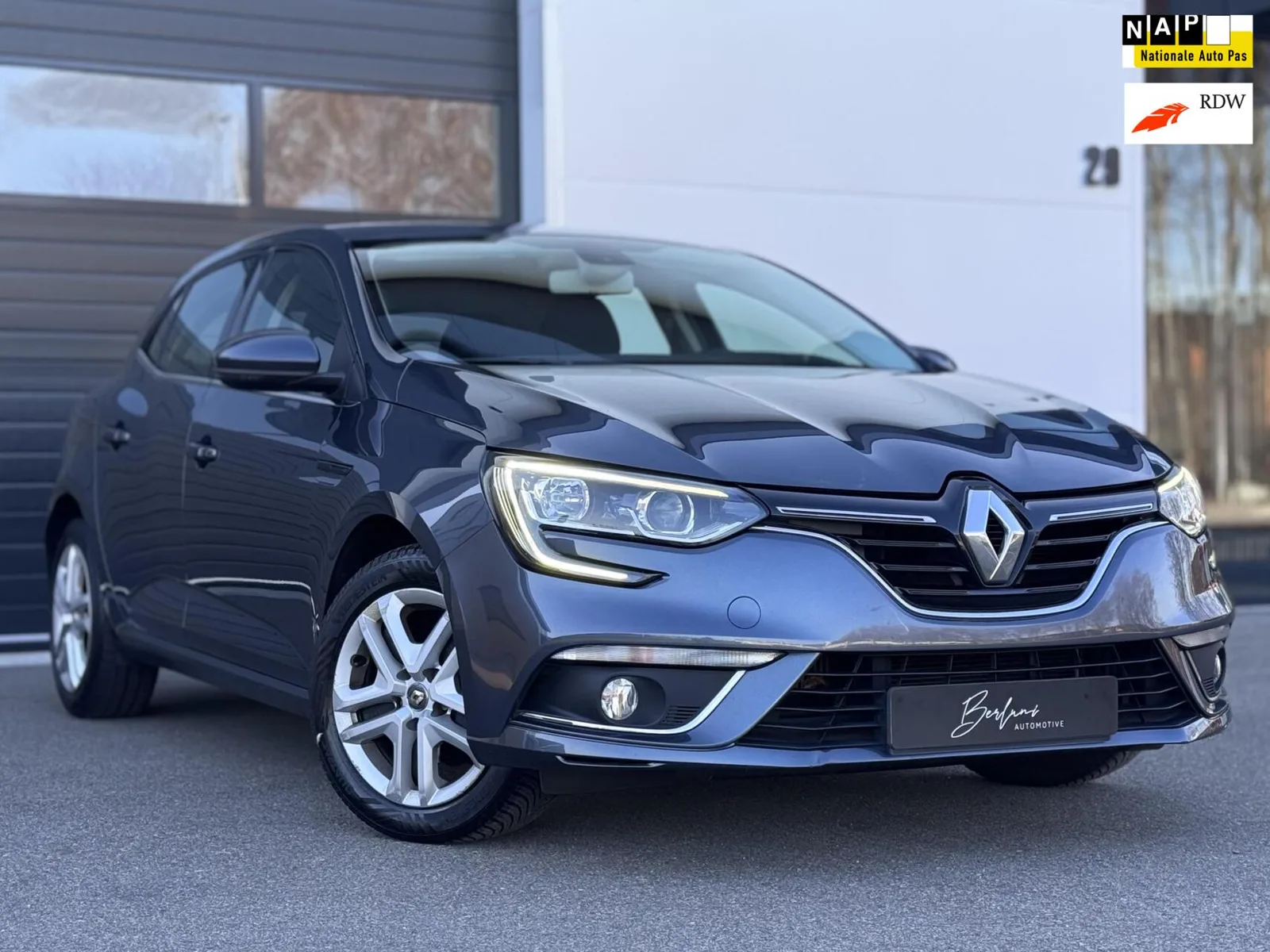 Renault Mégane (2018) — foto 1