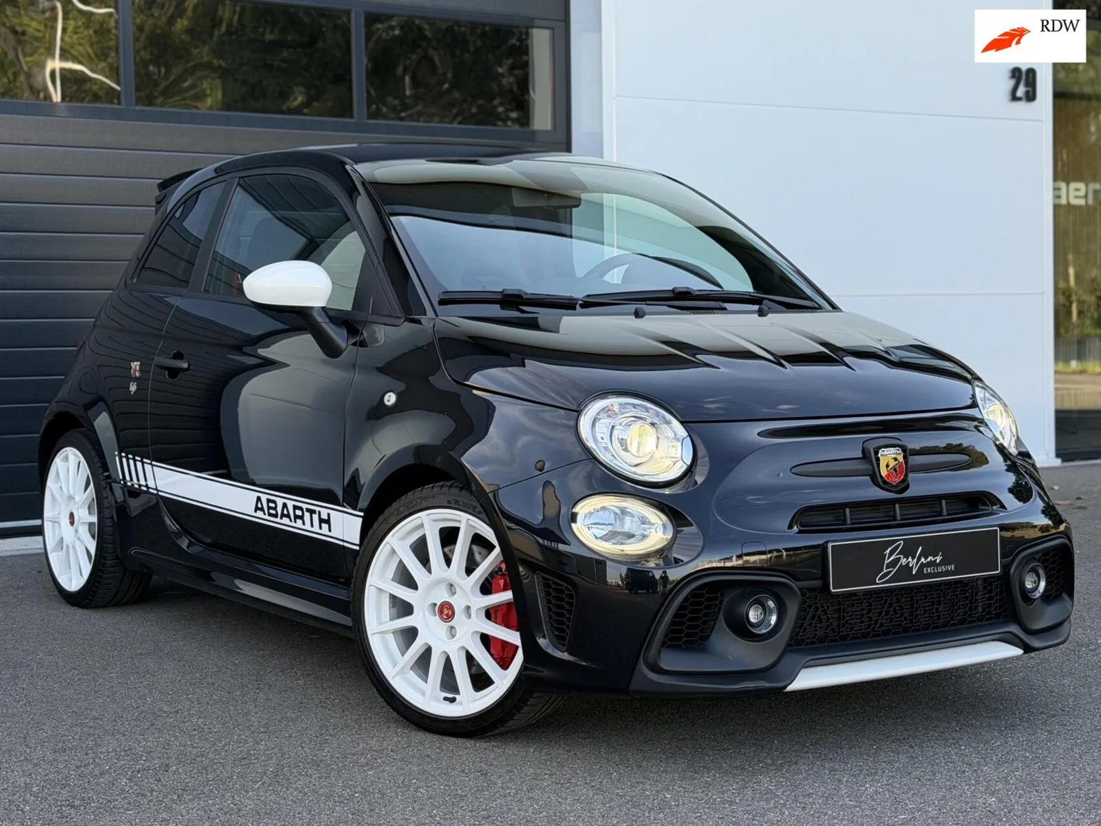 Abarth 695 (2022) — foto 1