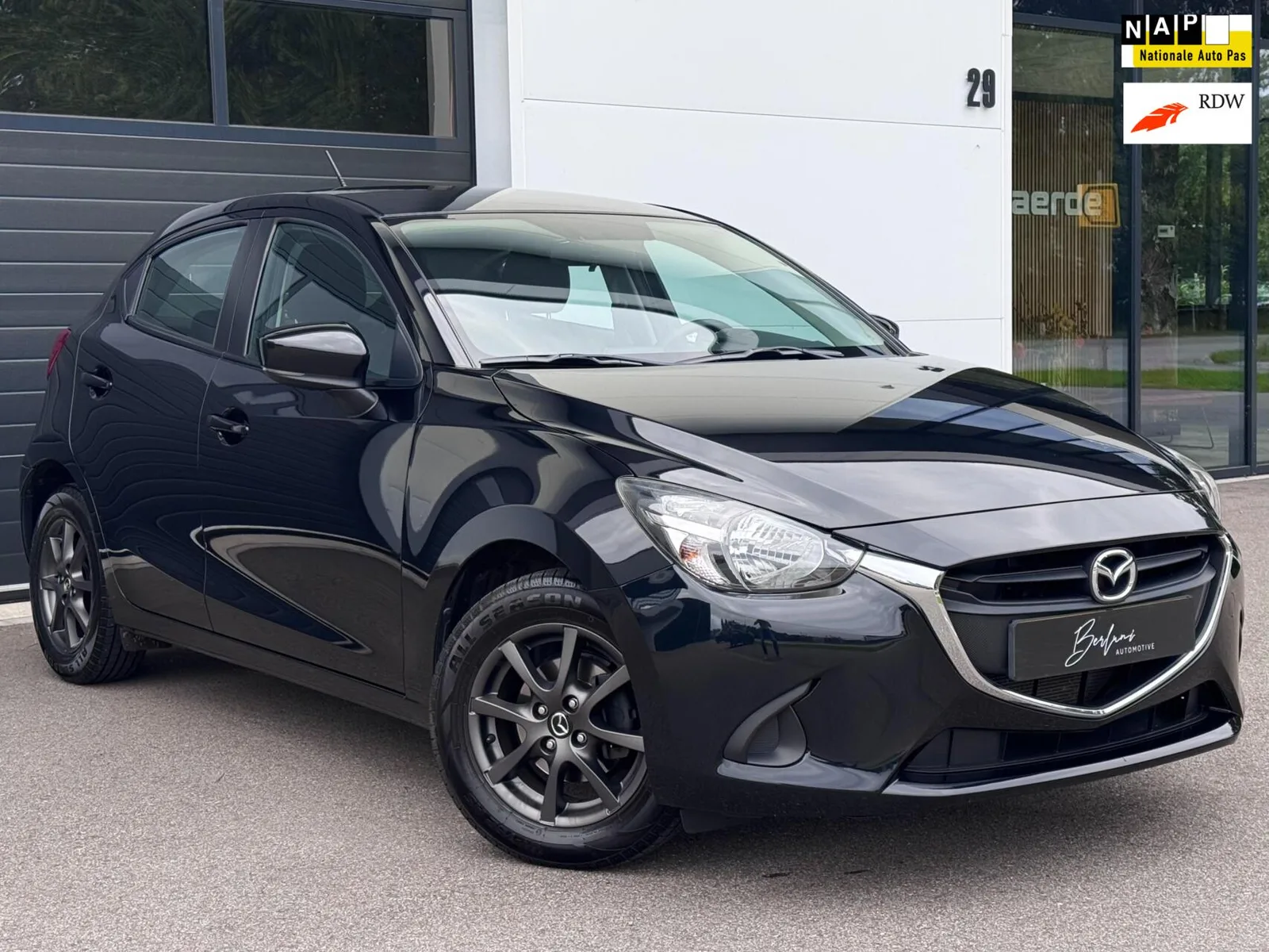 Mazda 2 (2019) — foto 1