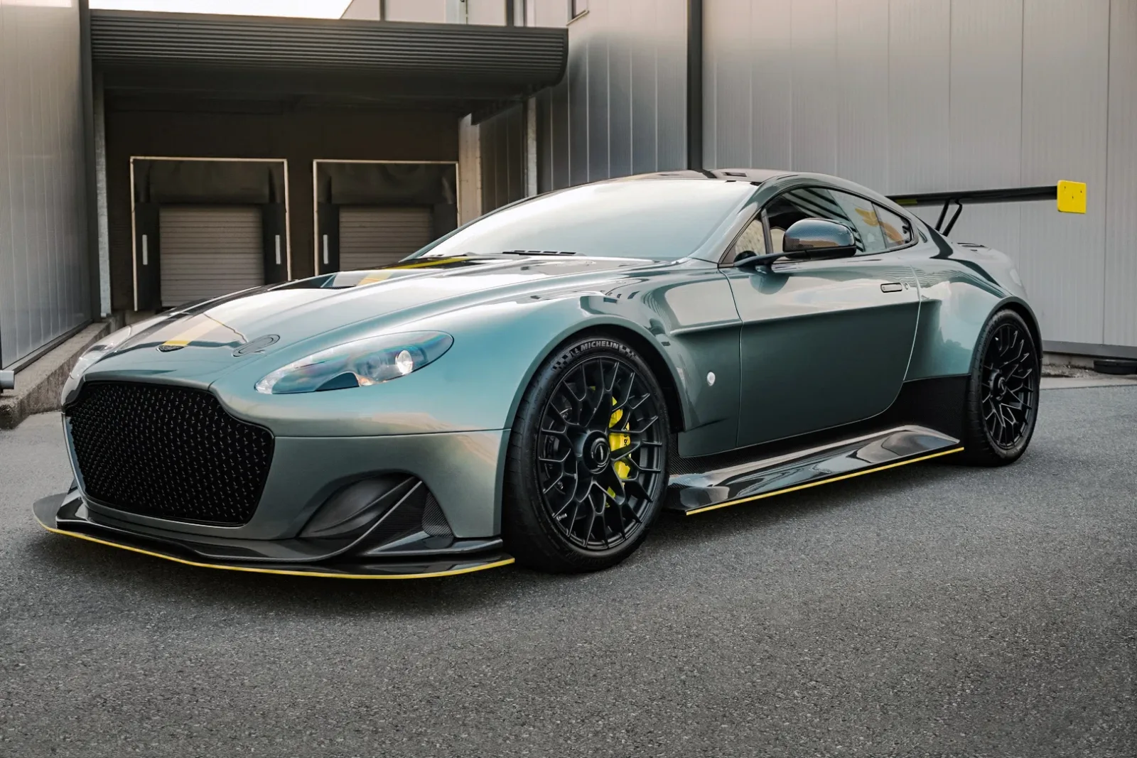 Aston Martin Vantage (2018) — foto 1
