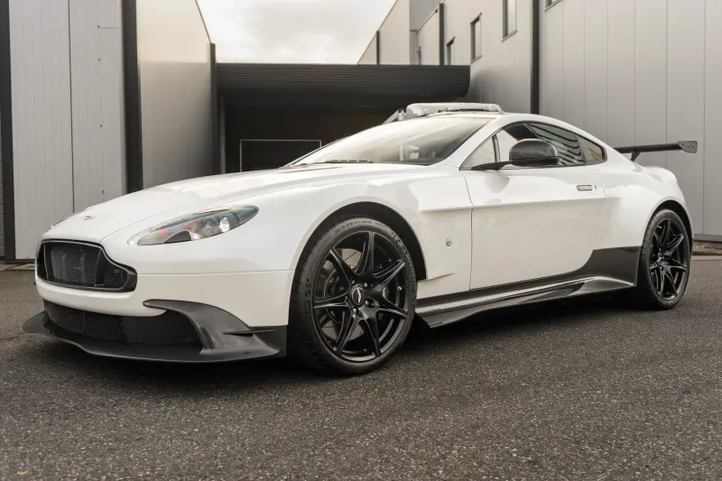 Aston Martin V8 Vantage (2017)