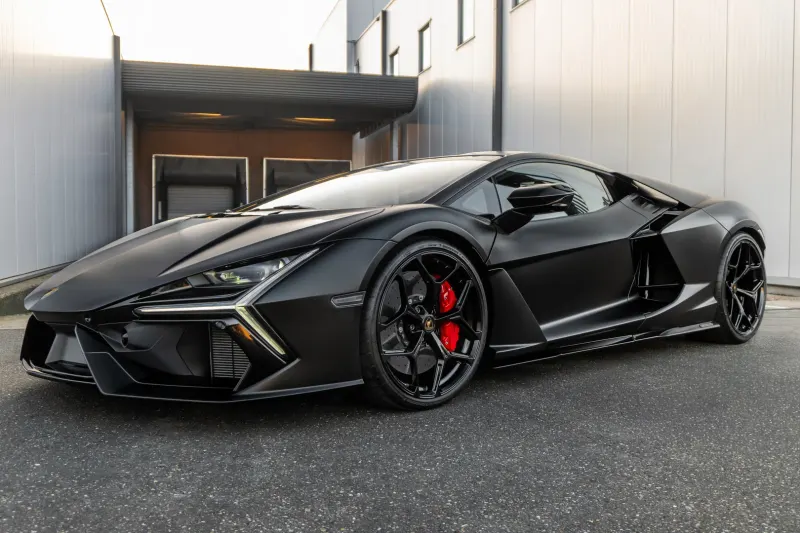 Lamborghini Revuelto (2024)