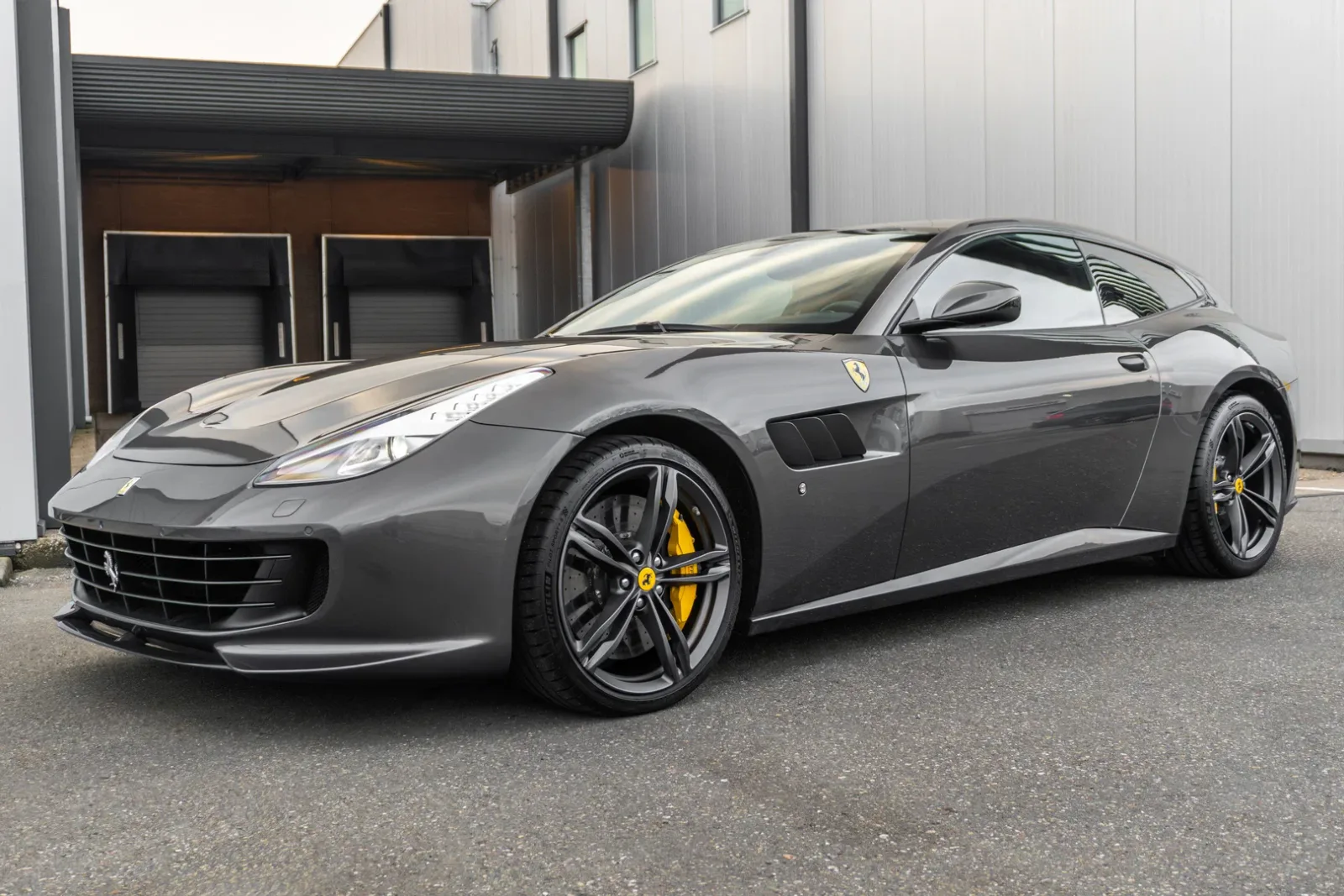 Ferrari GTC4 Lusso (2018) — foto 1