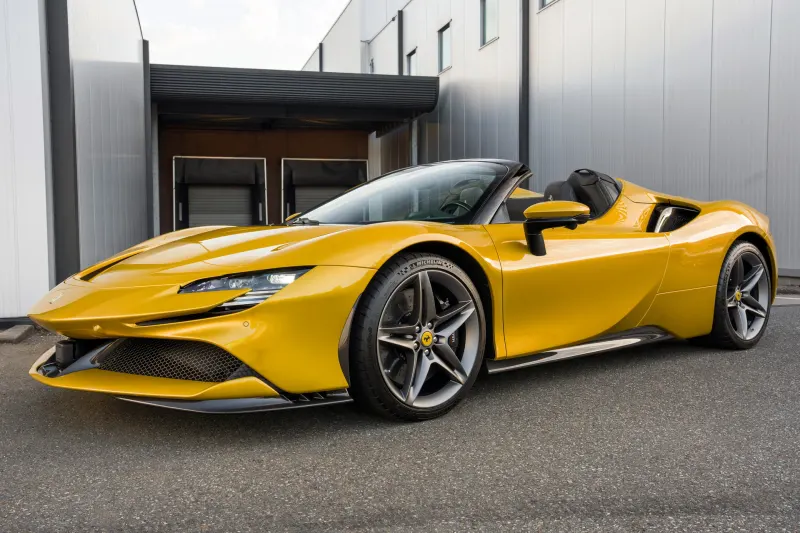 Ferrari SF90 Spider (2024)