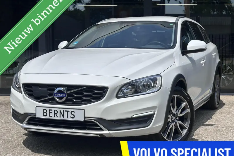 Volvo V60 Cross Country (2016)