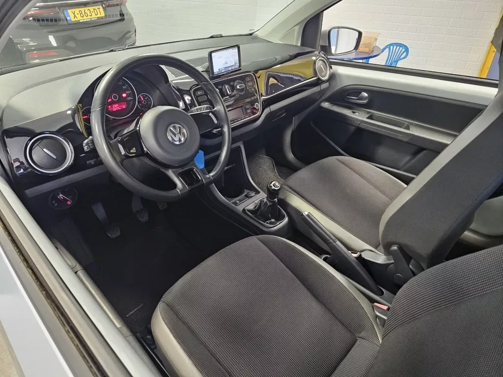 Volkswagen Up! (2013) — foto 1